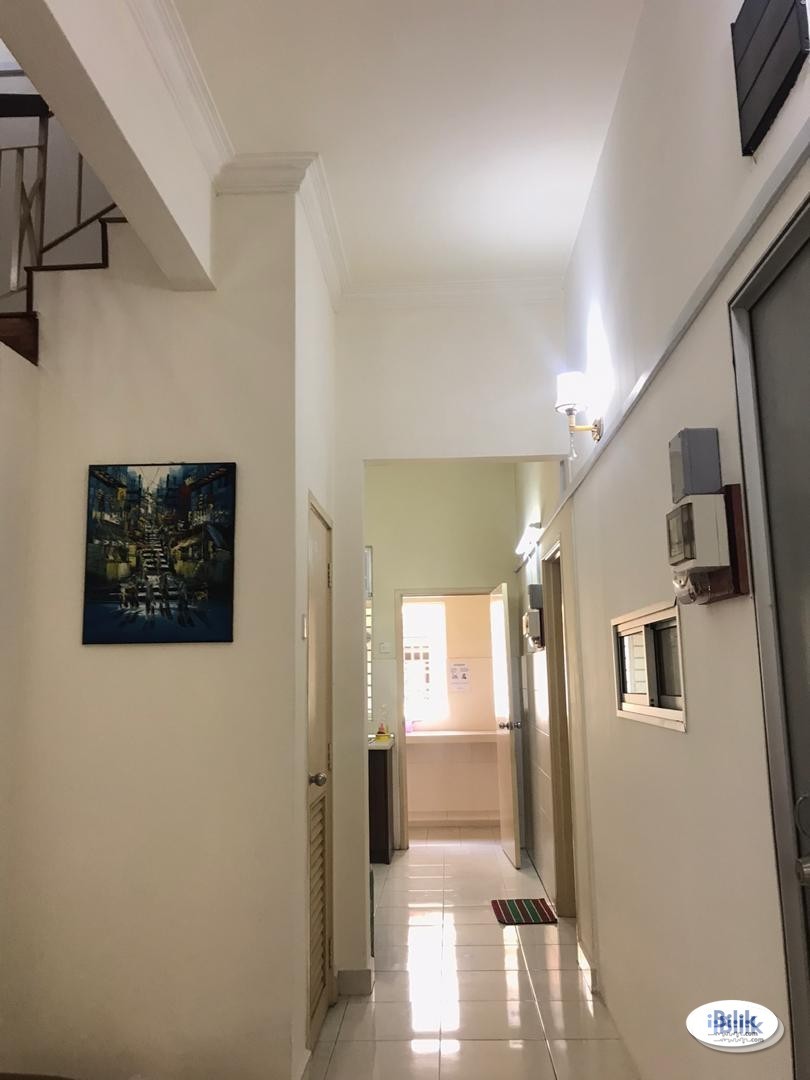 Middle Room at Damai Residences, Kota Kemuning - Image 3