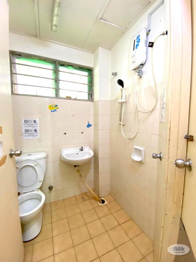 ✨MIDDLE ROOM FOR RENT AT KOTA DAMANSARA ✨ATTACH WITH SHARING BATHROOM😎 - Image 3