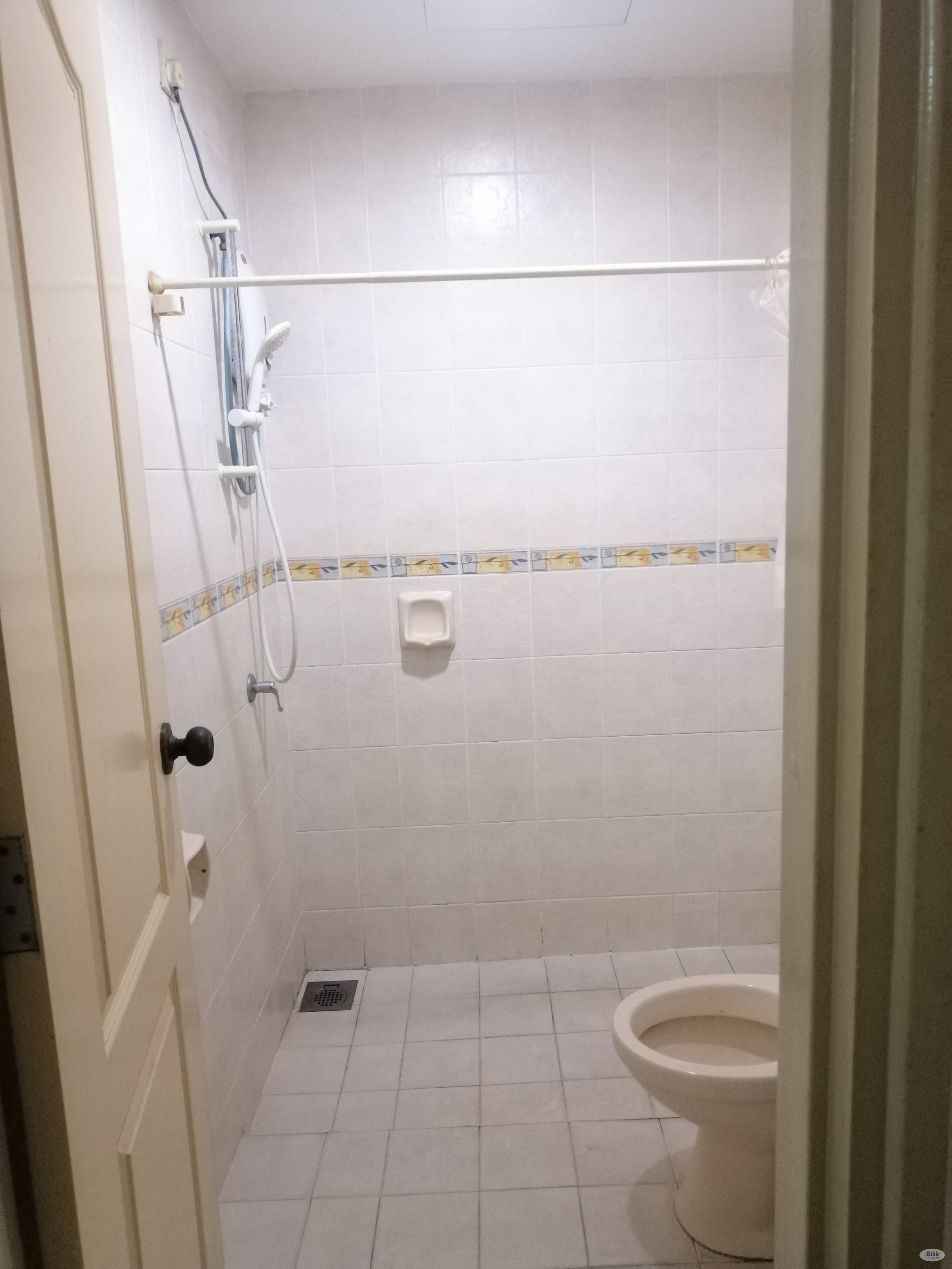Single room at Pelangi Utama condominium - Image 2