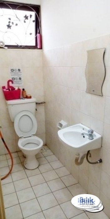 Middle Room For Rent at Kota Kemuning Shah Alam - Image 3
