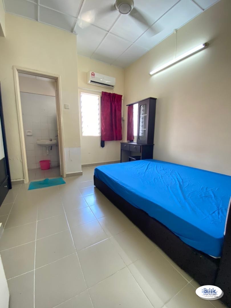 Middle Room at Tropicana Indah, Tropicana - Image 1