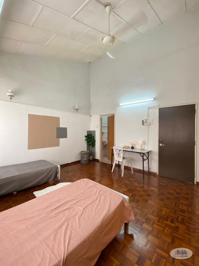 MASTER ROOM IN PETALING JAYA ‼️‼️Walk to Taman Bahagia LRT - Image 1