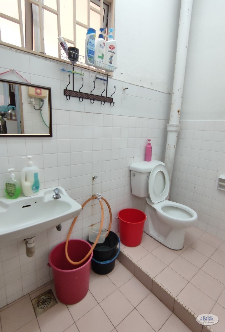 Single Room at Damansara Jaya, Petaling Jaya - Image 2