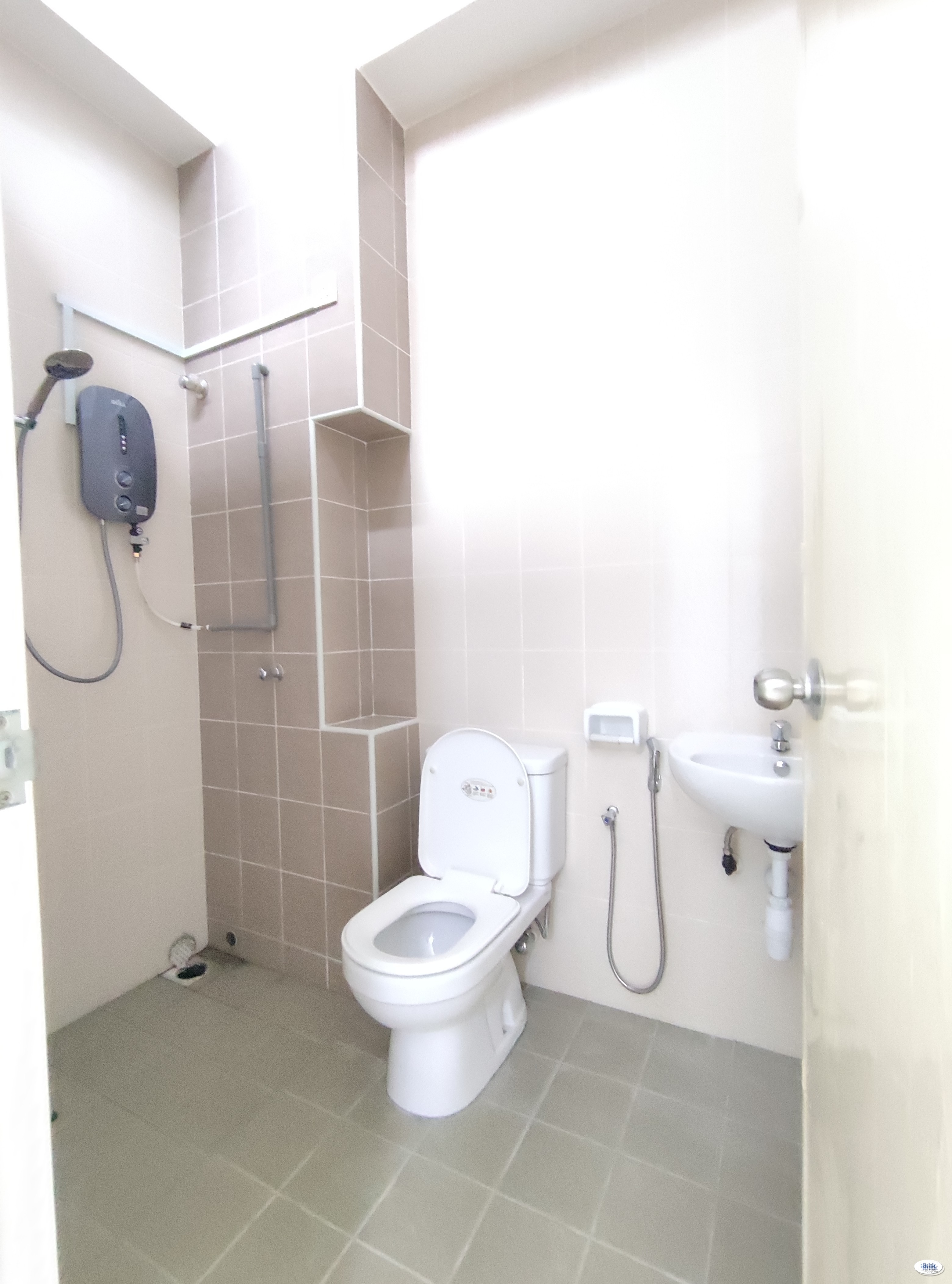 Middle Room Fully Furnished at (Setia Perdana) Setia Alam - Image 5