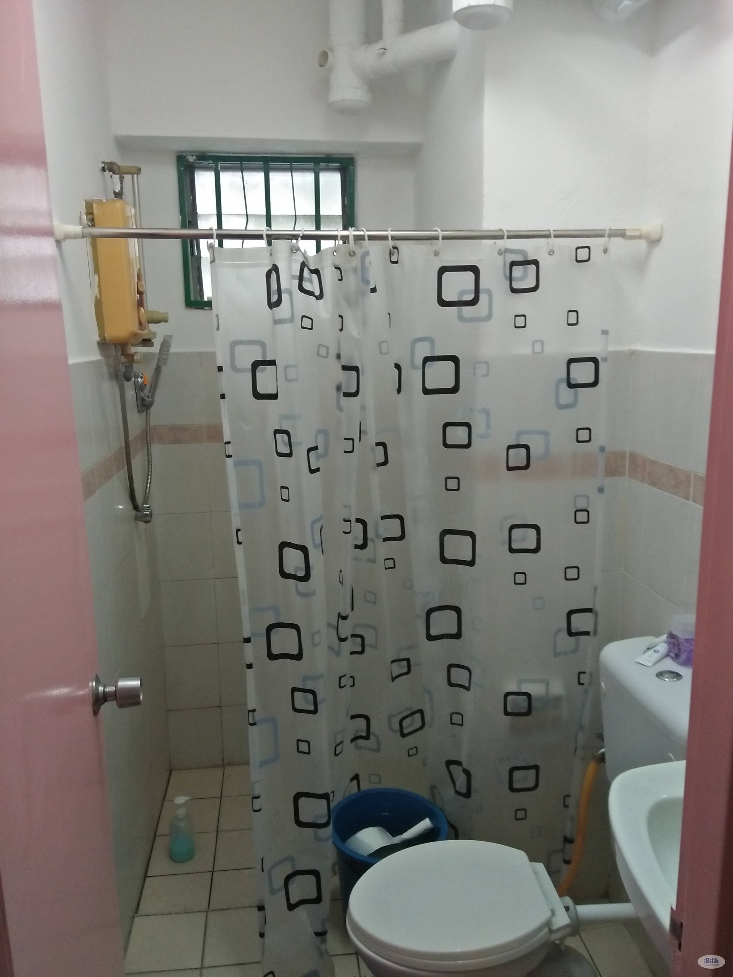 Medium room at Plaza 393 Block C  - Image 2