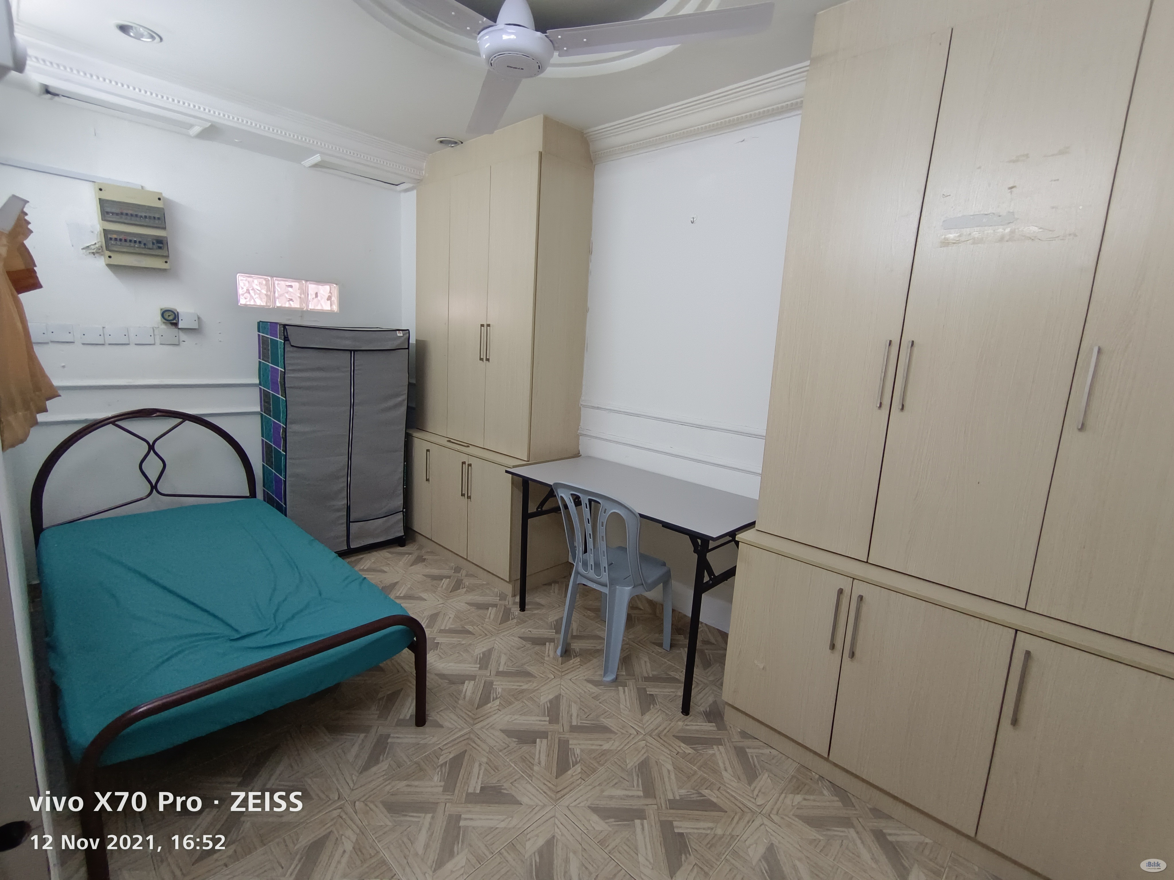 0️⃣ Deposit!! Actual room photo with multi use cabinet at Bandar Utama BU1, walking distance to One Utama/KPMG/First Ave - Image 1