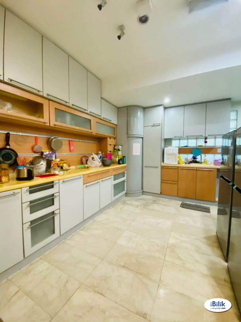 Middle Room at Bandar Utama, Petaling Jaya - Image 2