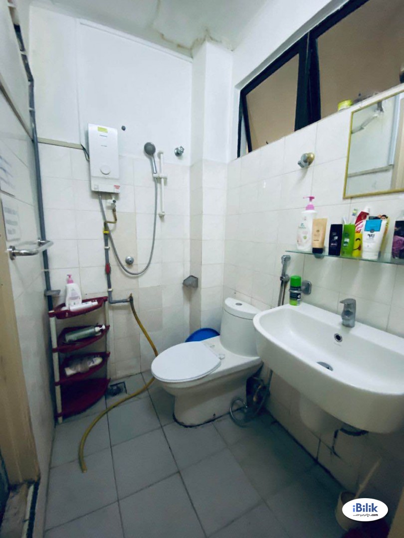 Middle Room at Bandar Utama, Petaling Jaya - Image 3