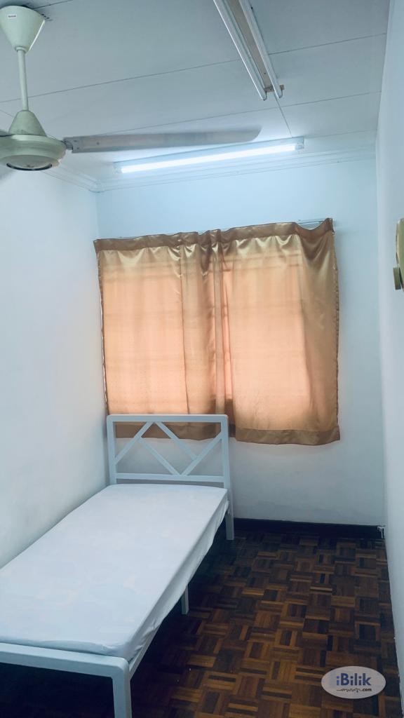 Middle Room at Bandar Utama,, One Utama Mall, Mrt One Utama, Centre Point - Image 1