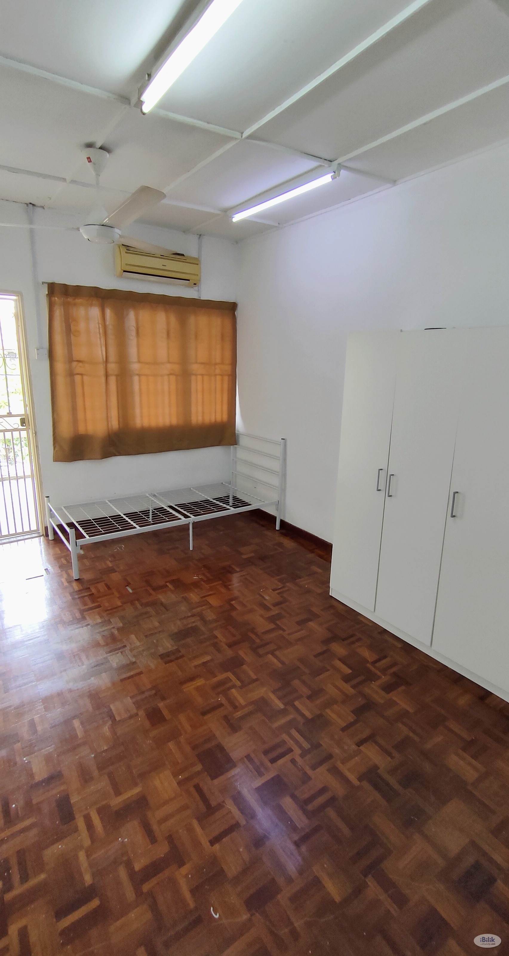 Middle Room at SS2,3 damansara,Tropicana City,Taman Bahagia LRT - Image 1