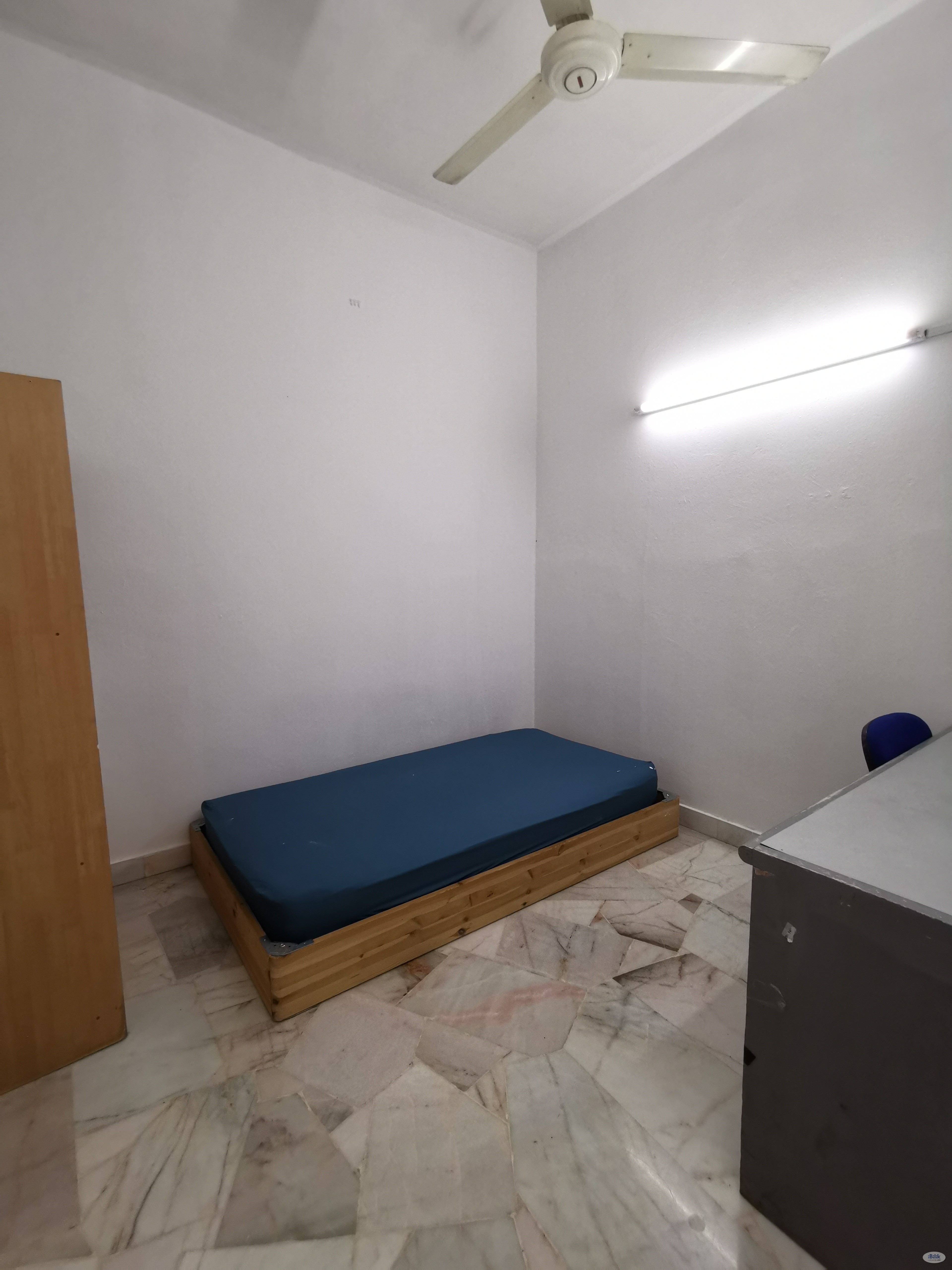 Middle Room at Kota Damansara, Nsk trade city,Strand Mall,Mrt Kota Damansara - Image 1