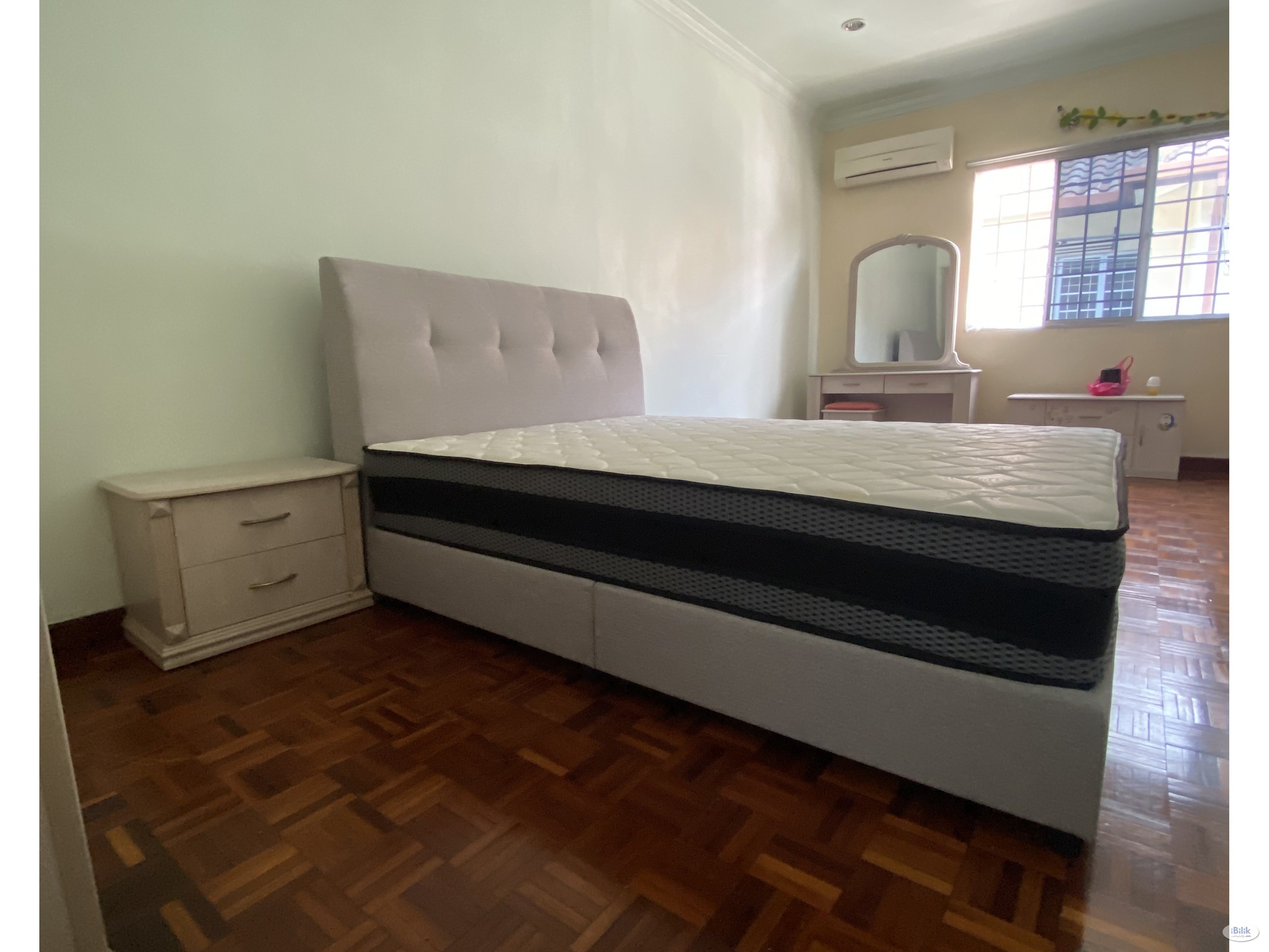 5 Min WALK TO LRT station Single Room with Air cond attached bathroom Subang Jaya - Image 2
