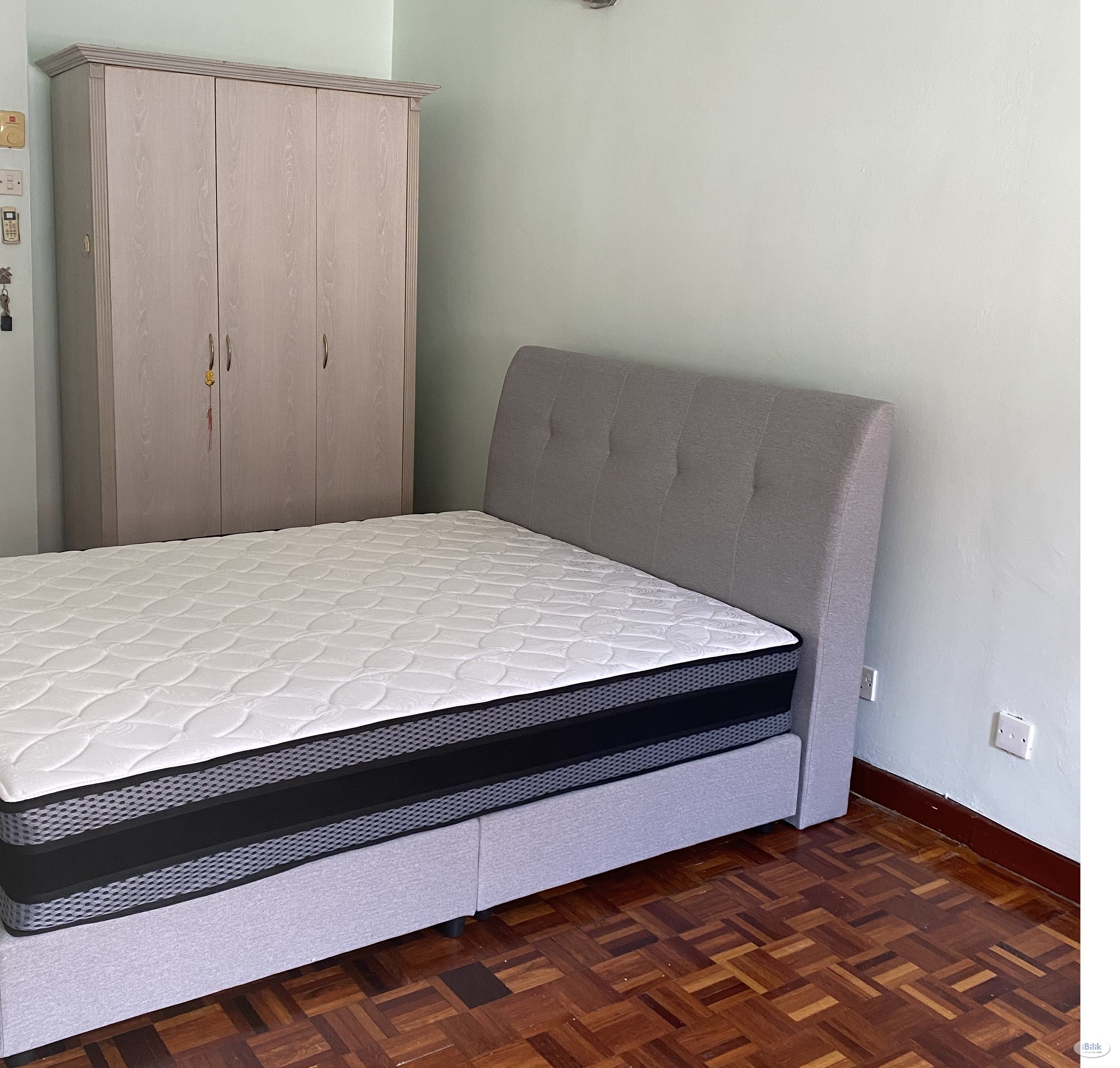 5 Min WALK TO LRT station Single Room with Air cond attached bathroom Subang Jaya - Image 1