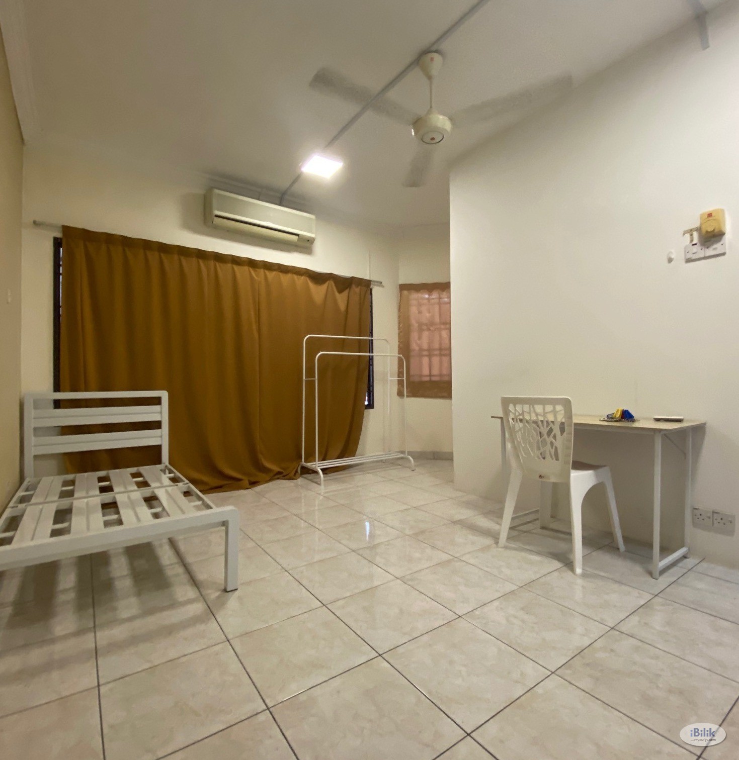 Middle Room at SS2, 3 damansara,Tropicana City,Taman Bahagia LRT - Image 1