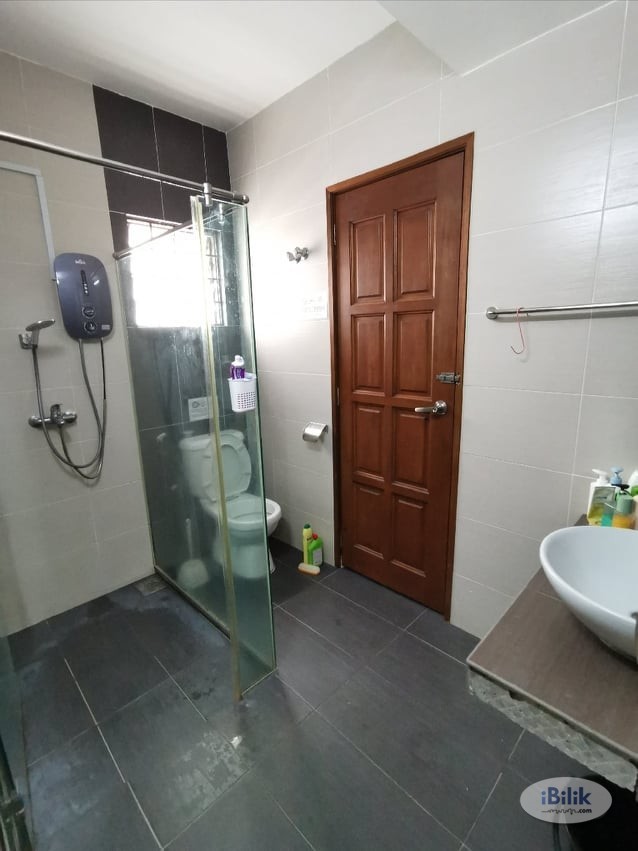 Middle Room at SS2, 3 damansara,Tropicana City,Taman Bahagia LRT - Image 2