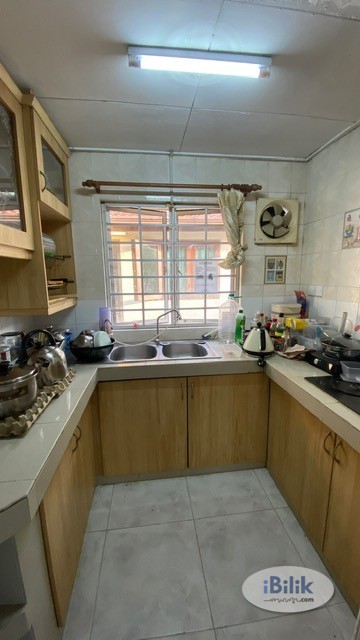 Middle Room at SS2, 3 damansara,Tropicana City,Taman Bahagia LRT - Image 3