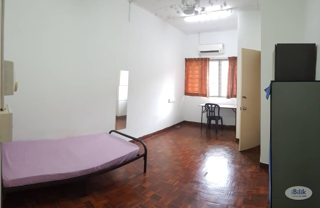Middle Room at Seri Utama,Seri Utama, Nsk trade city,Strand Mall,Mrt Kota Damansara - Image 1