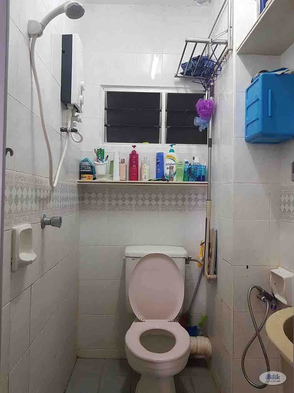 Middle Room at Taman Kristal, Tanjung Tokong - Image 3