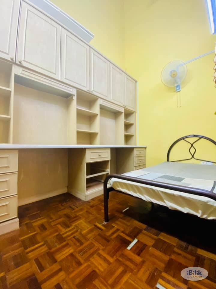 Free Deposit! Room Available For Rent in BU1 Bandar Utama Walking to MRT Station - Image 1