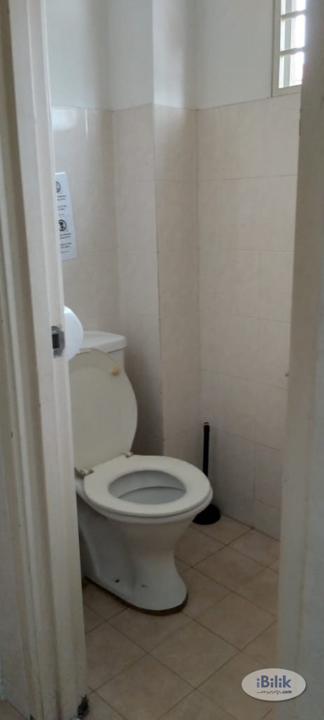 Middle Room at Kota Damansara, Seri Utama, Nsk trade city,Strand Mall,Mrt Kota Damansara - Image 2