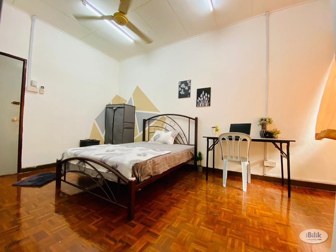 Free Deposit! Middle Room Attached Bathroom at BU7, Bandar Utama Near First City College - Image 1