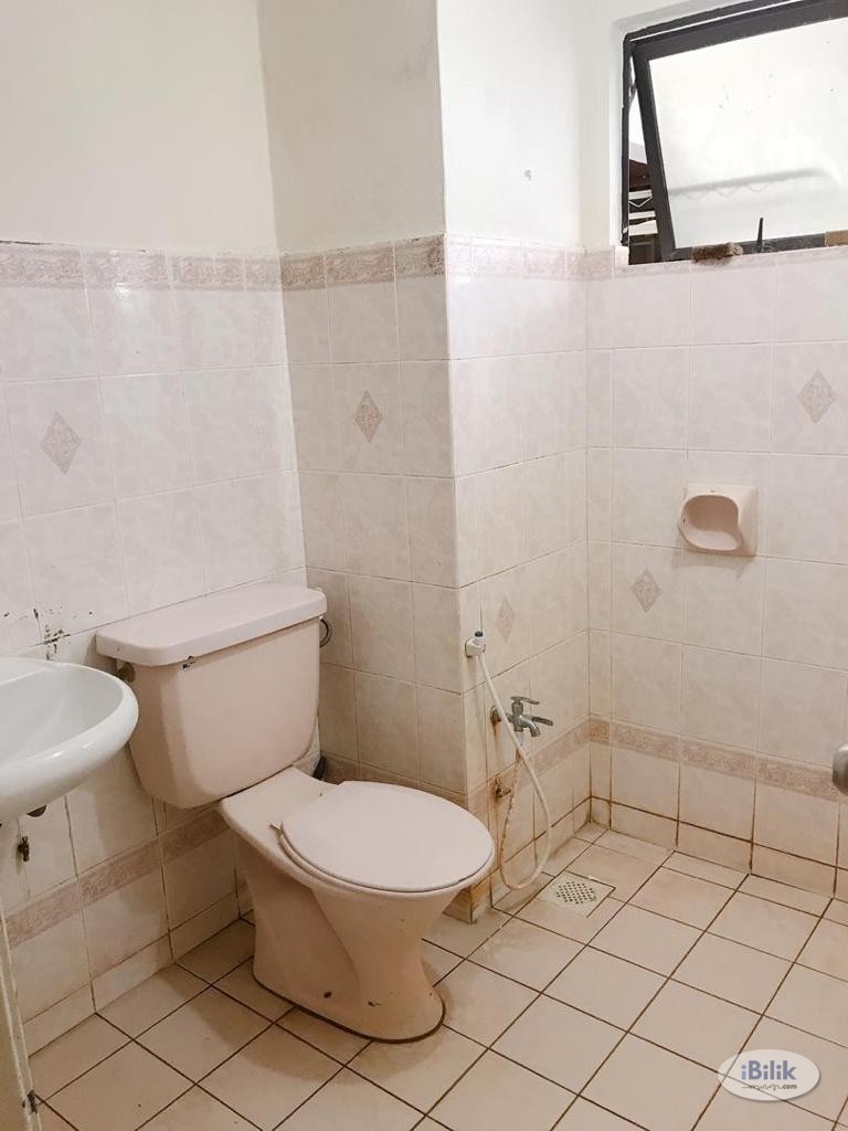 Single Room at Vista Komanwel, Bukit Jalil - Image 5