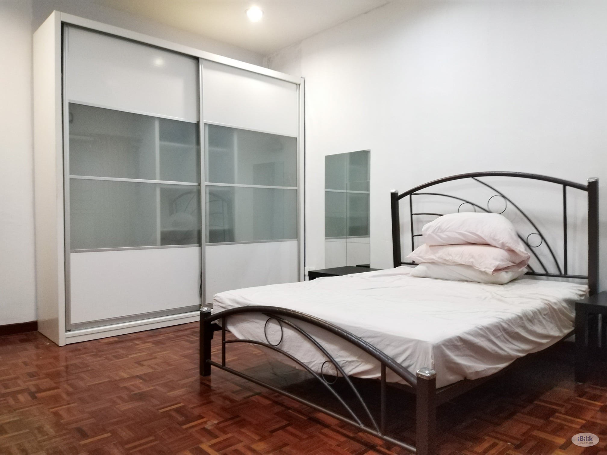 🔹 Attached Private Bathroom 🔹 FREE UNLIMITED WIFI 🔹 AIR-COND Medium Room 🔹 GOOD Location 🔹 Easy to Access - Image 2