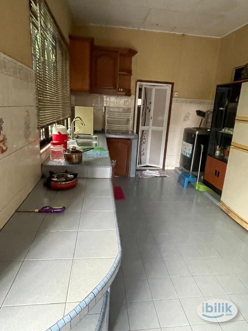 Master Room landed double storey corner unit at Pandan Jaya many car park - Image 2