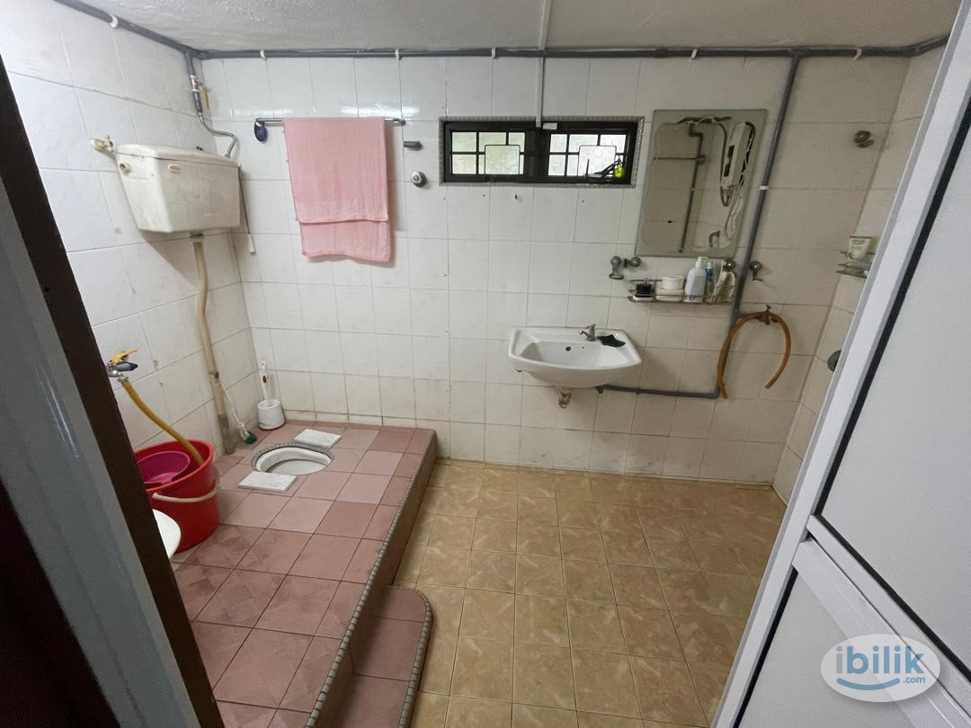 Master Room landed double storey corner unit at Pandan Jaya many car park - Image 3