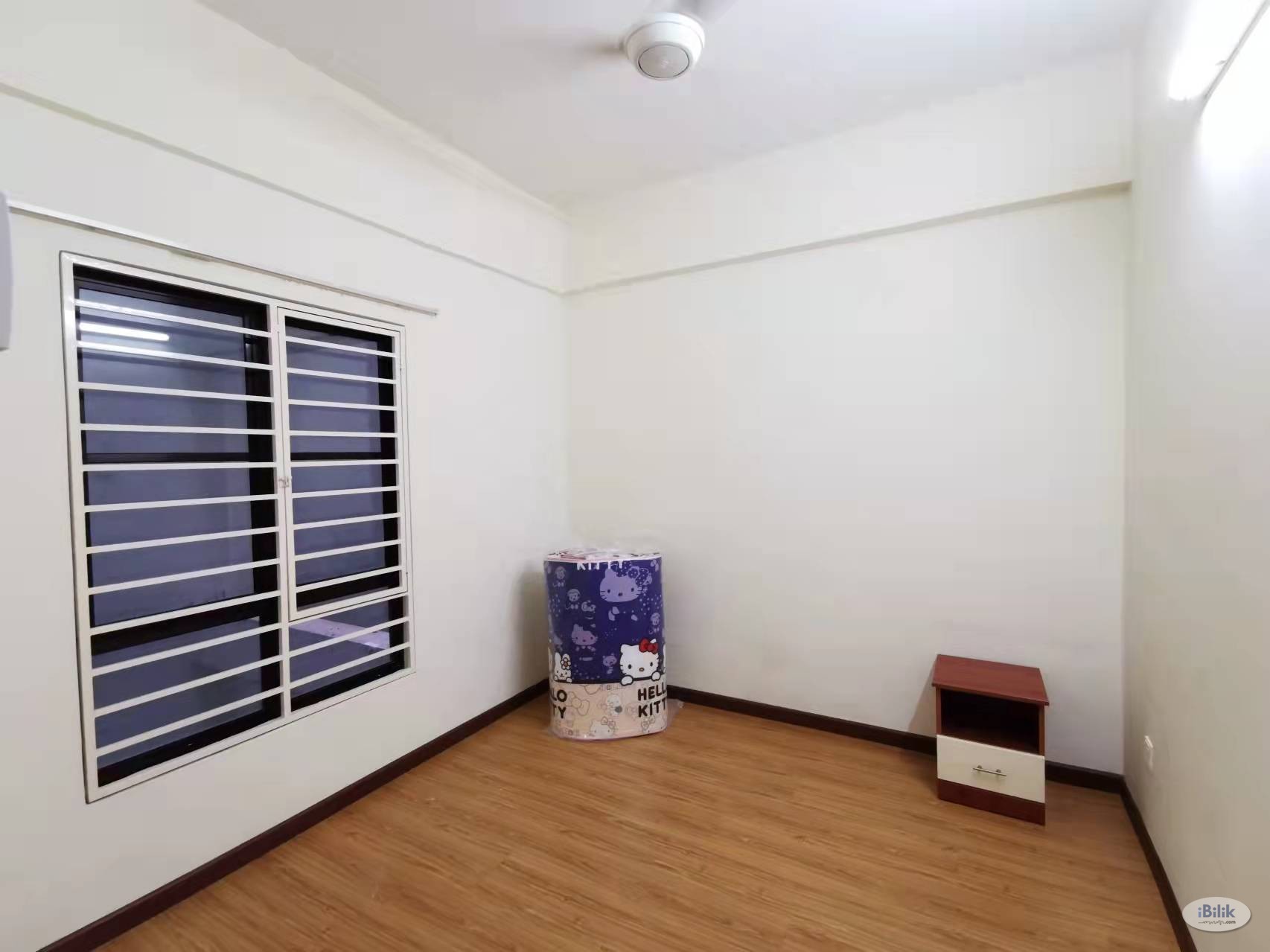 Single Room (with Aircon, Female only) at Park 51 Residency, Petaling Jaya - Image 1
