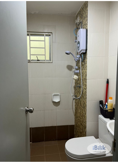 Middle Room at Suasana Lumayan, Bandar Sri Permaisuri - Image 1