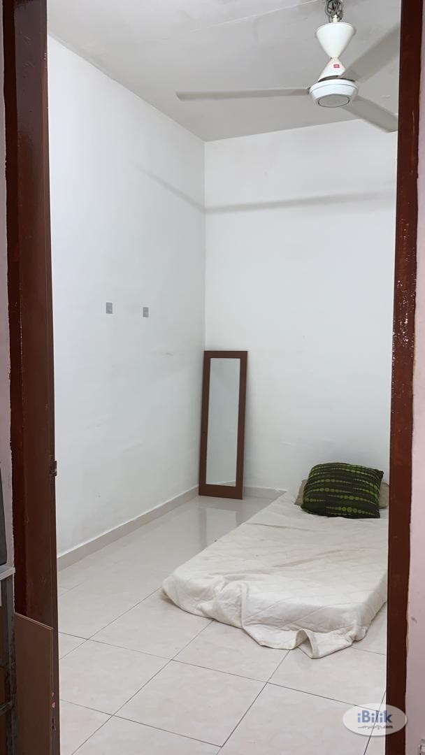 Middle Room Mentari Court Blok C at Bandar Sunway, Petaling Jaya - Image 1