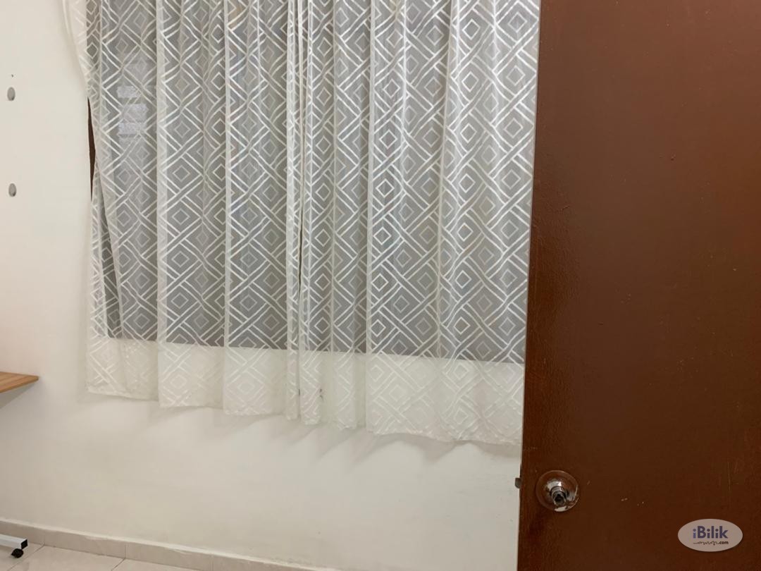 Middle Room Mentari Court Blok C at Bandar Sunway, Petaling Jaya - Image 3
