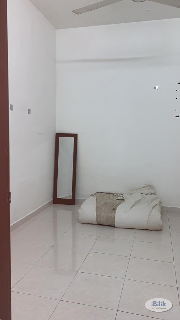 Middle Room Mentari Court Blok C at Bandar Sunway, Petaling Jaya - Image 4