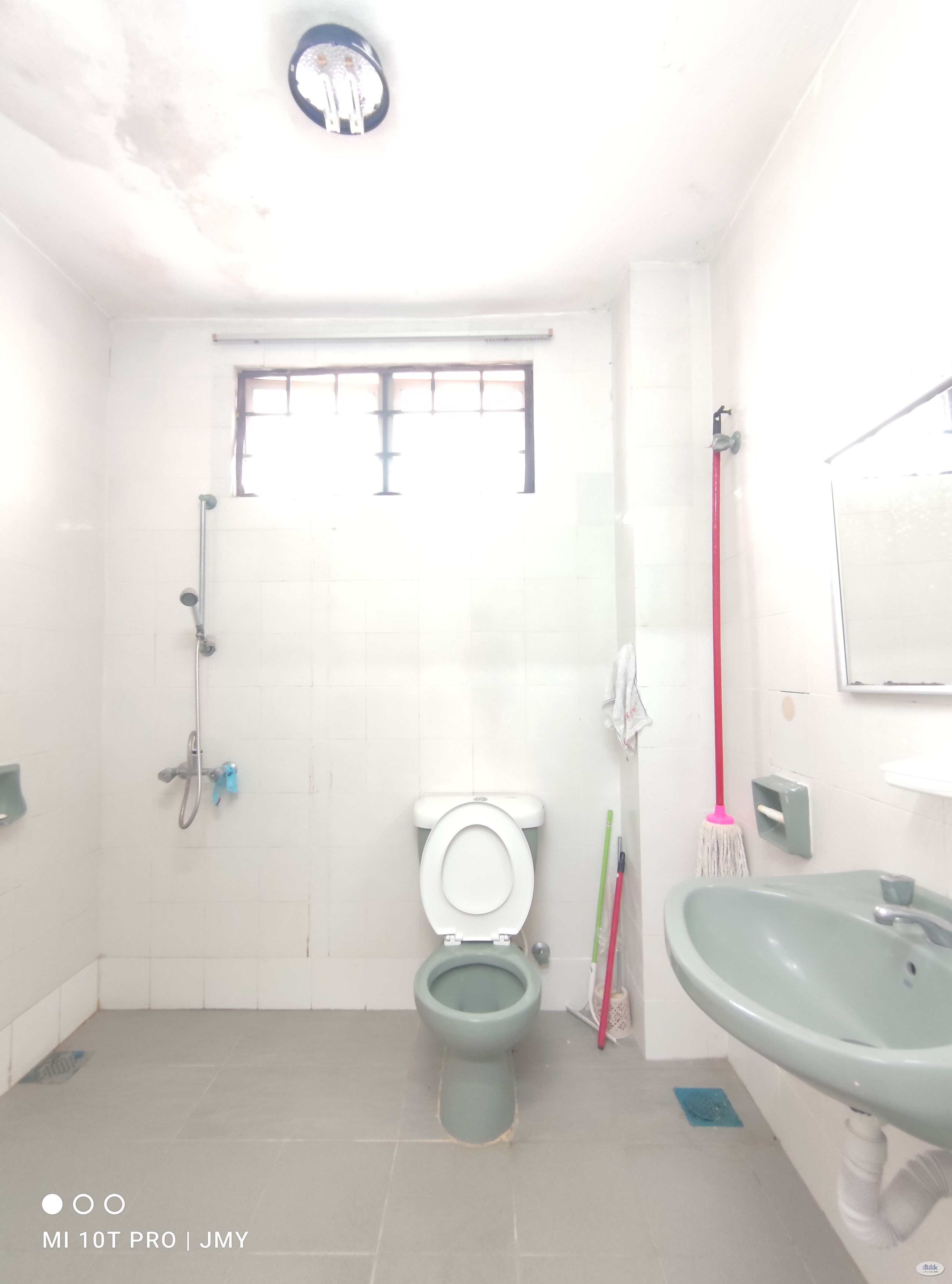 Comfort Middle Room at BU2, Bandar Utama - Image 2