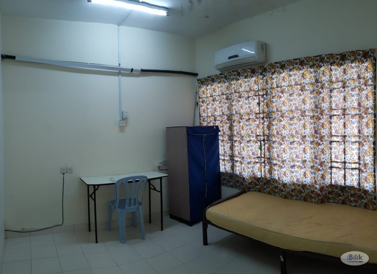 Middle Room at Seri Utama, Nsk trade city,Strand Mall,Mrt Kota Damansara - Image 1