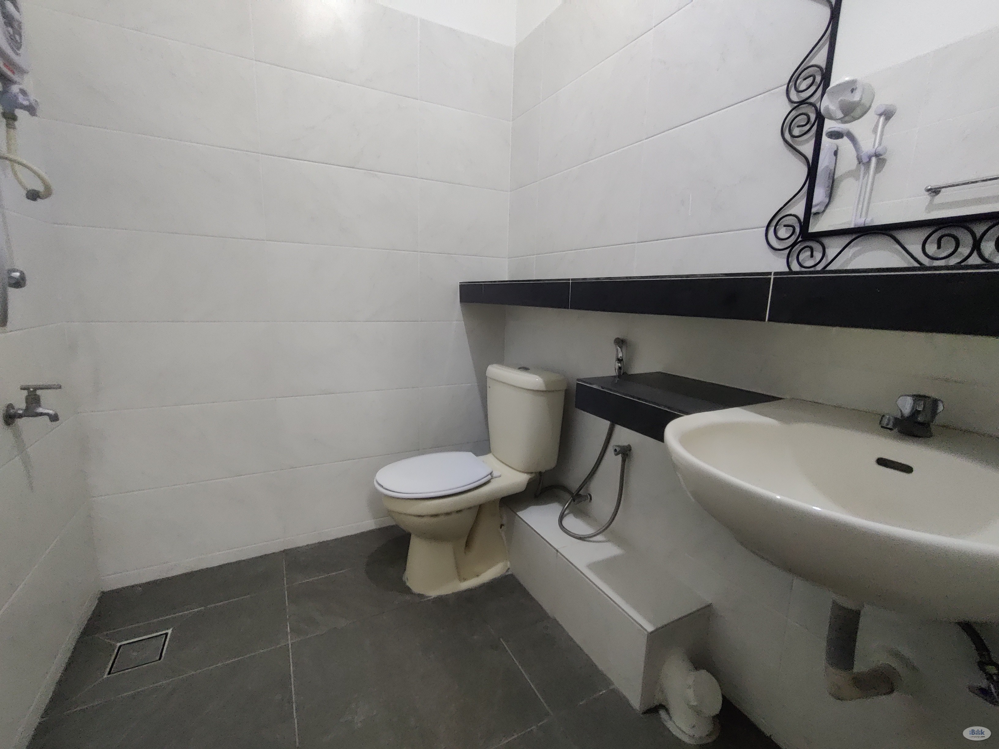 Hassle Free Move in UPTOWN - Image 1