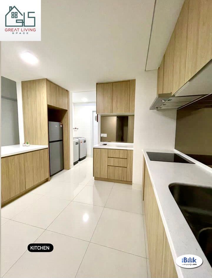 Middle Room at Radia Residences, Bukit Jelutong - Image 1