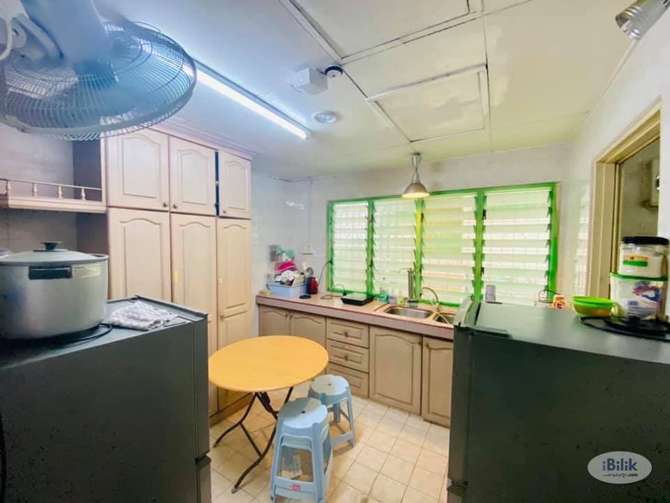 One Month Deposit ONLY! Middle Room at BU4, Bandar Utama - Image 3