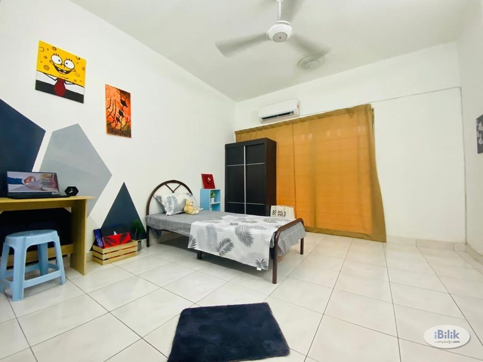 Stay First Pay Later! Middle Room For Rent in BU11, Bandar Utama - Image 1