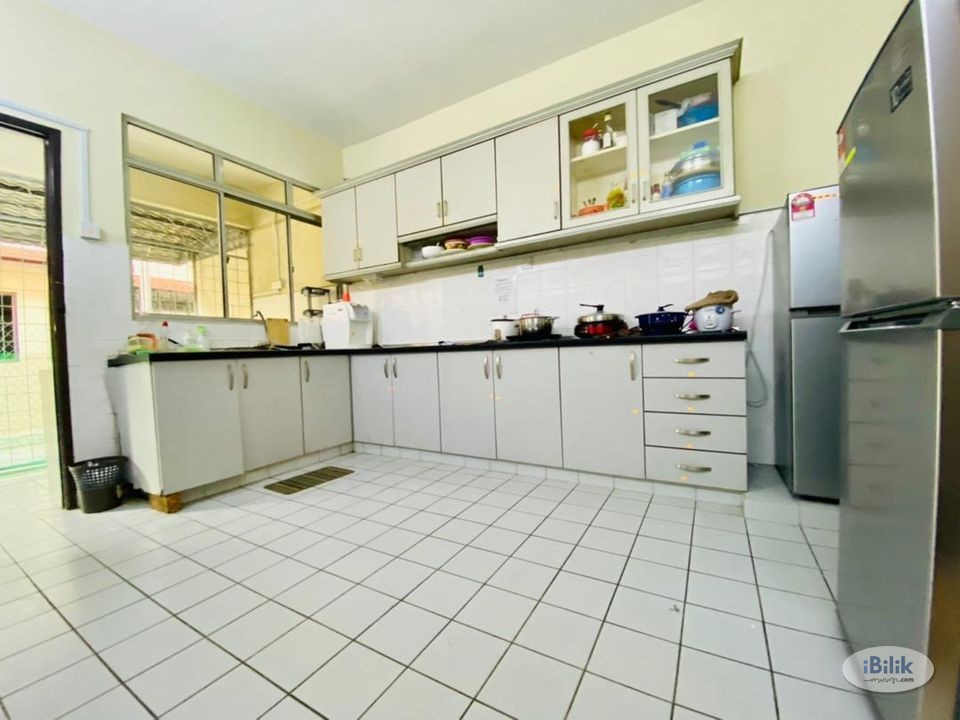Stay First Pay Later! Middle Room For Rent in BU11, Bandar Utama - Image 3