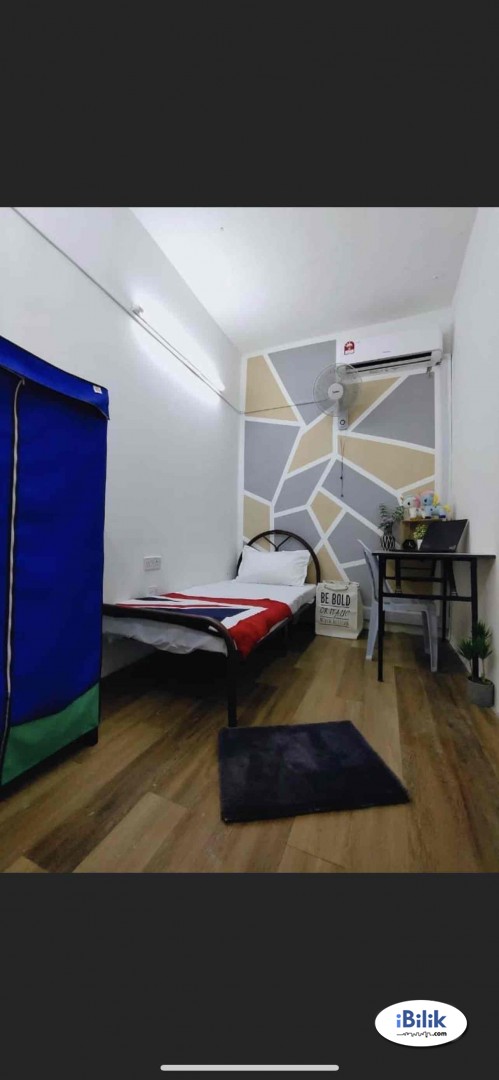 Middle Room at Bandar Utama, Petaling Jaya - Image 1
