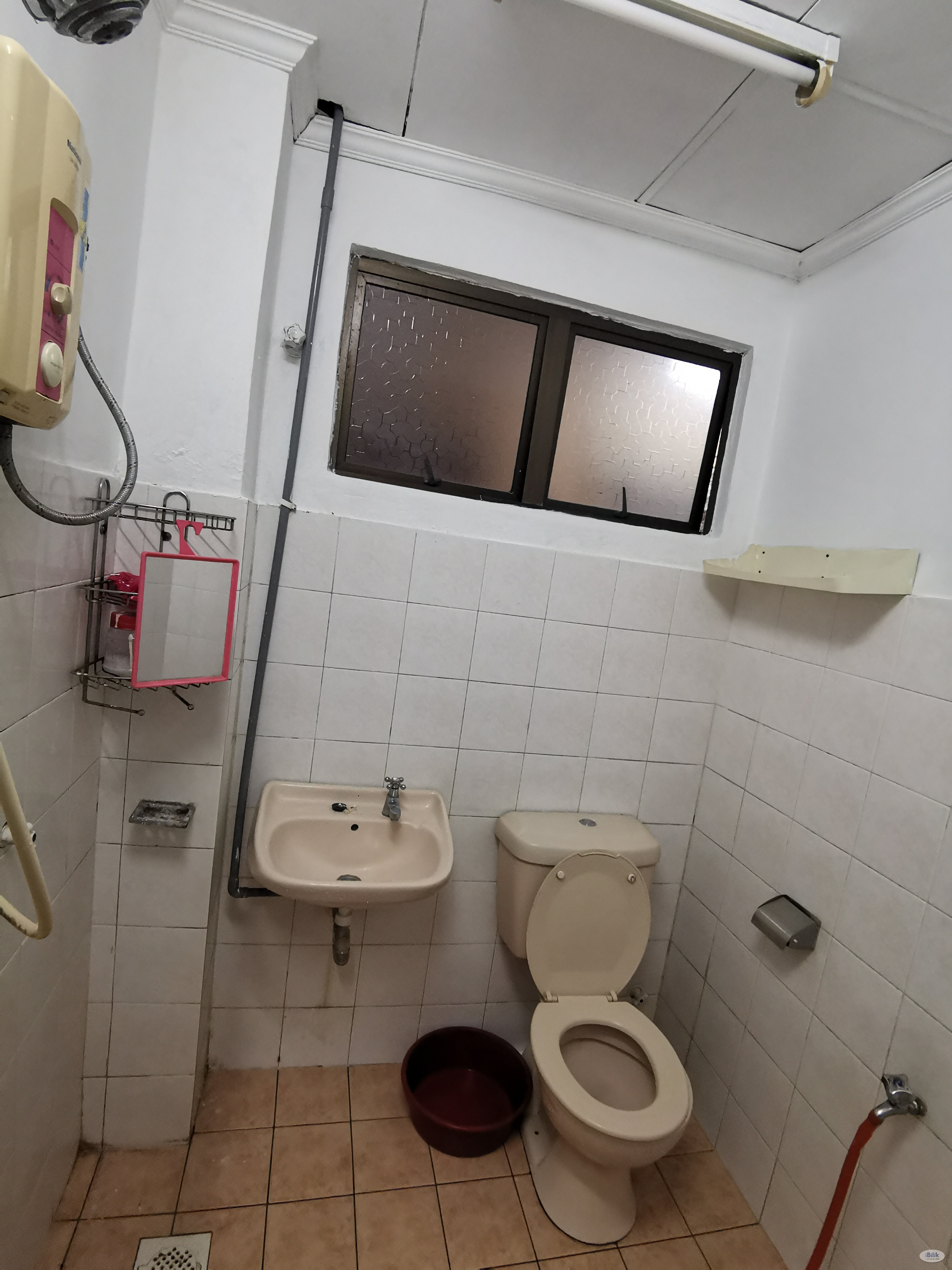 Stay First Pay Later! Middle Room in BU11, Bandar Utama Near First City College - Image 2