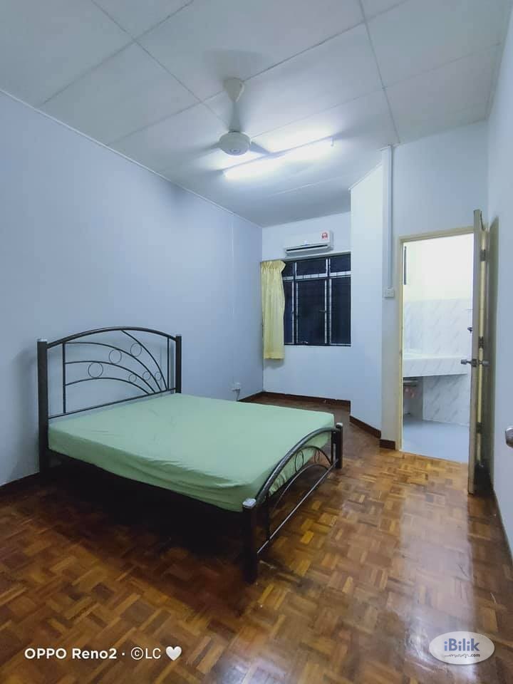 Stay First Pay Later! Middle Room in BU11, Bandar Utama Near First City College - Image 1