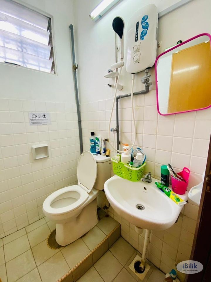 Middle Room in Damansara Utama, Petaling Jaya Near Starling Mall - Image 2