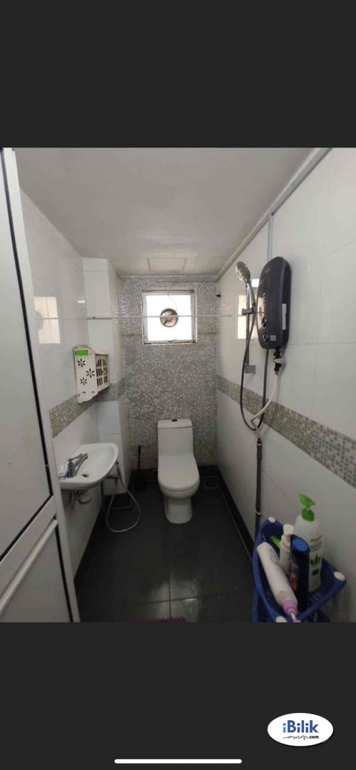 Middle Room at Kota Damansara, Petaling Jaya - Image 2