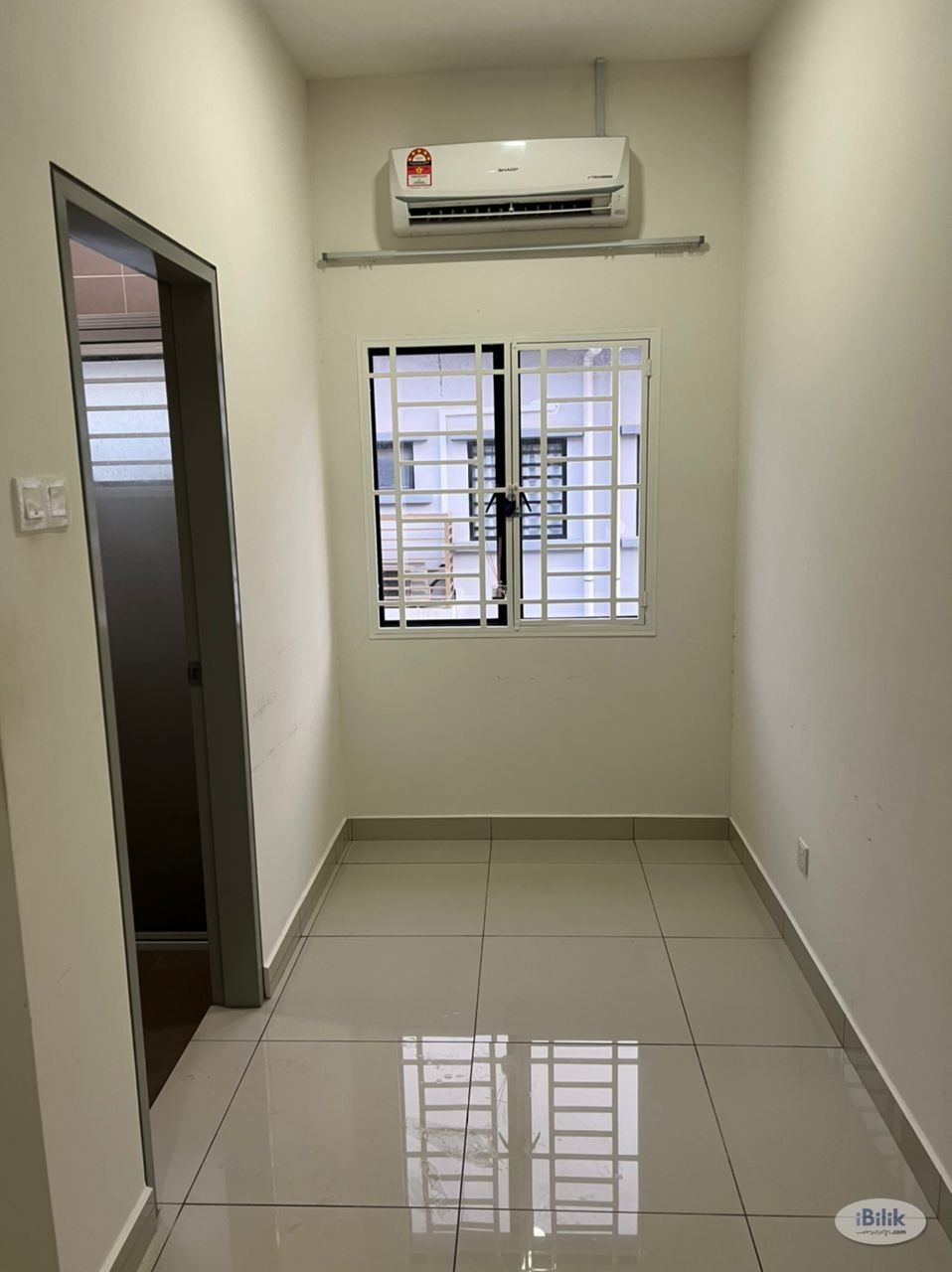 Small Room - Image 4