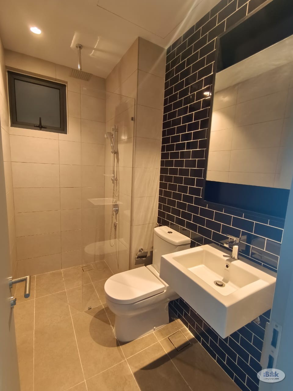Middle Room at Bandar Sunway, Petaling Jaya - Image 2
