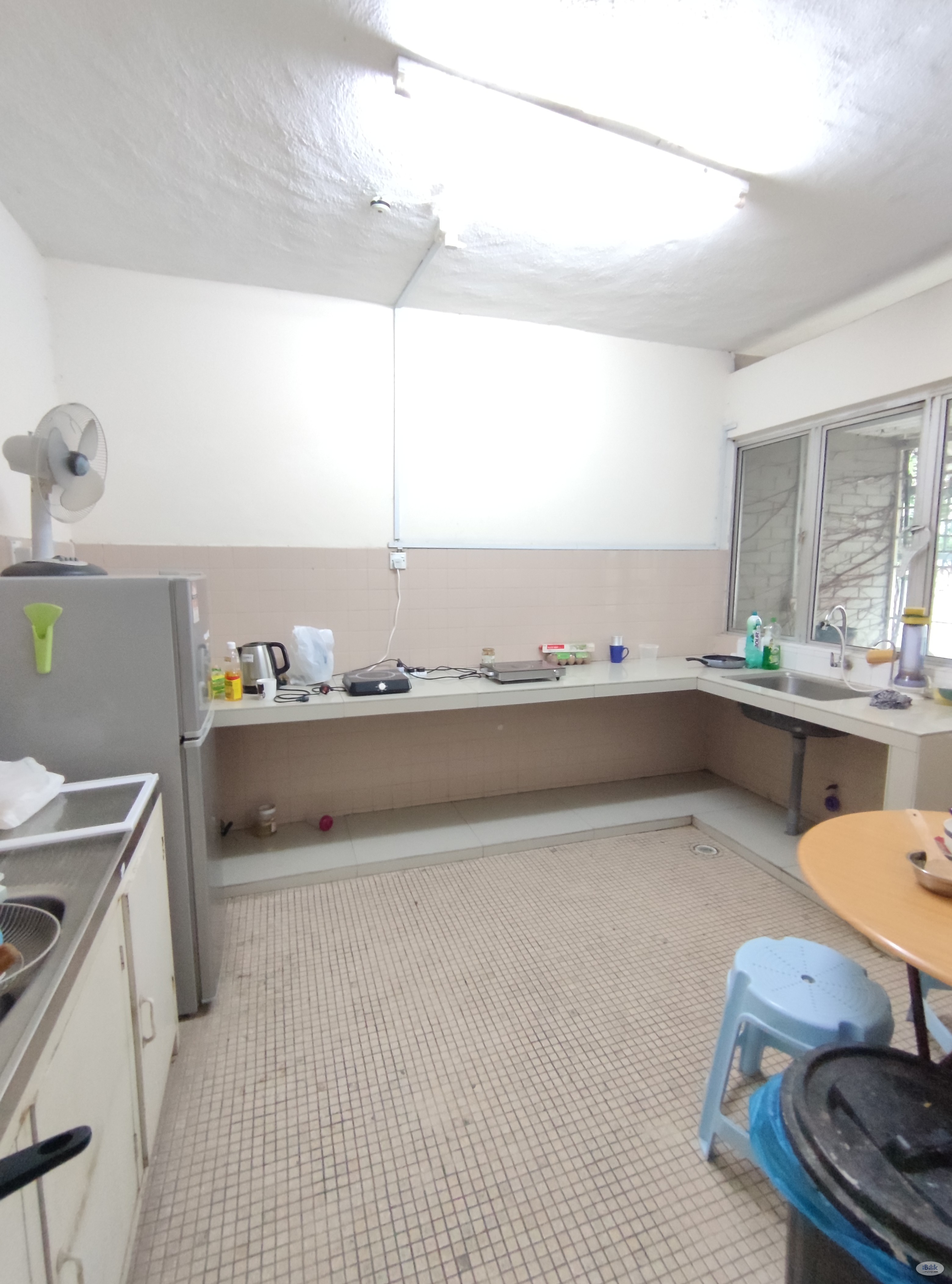 🌈Middle Room at Damansara Kim  landed house opposite Glomac Damansara, TM One , Oval DAMANSARA , 650m walking distance t - Image 3