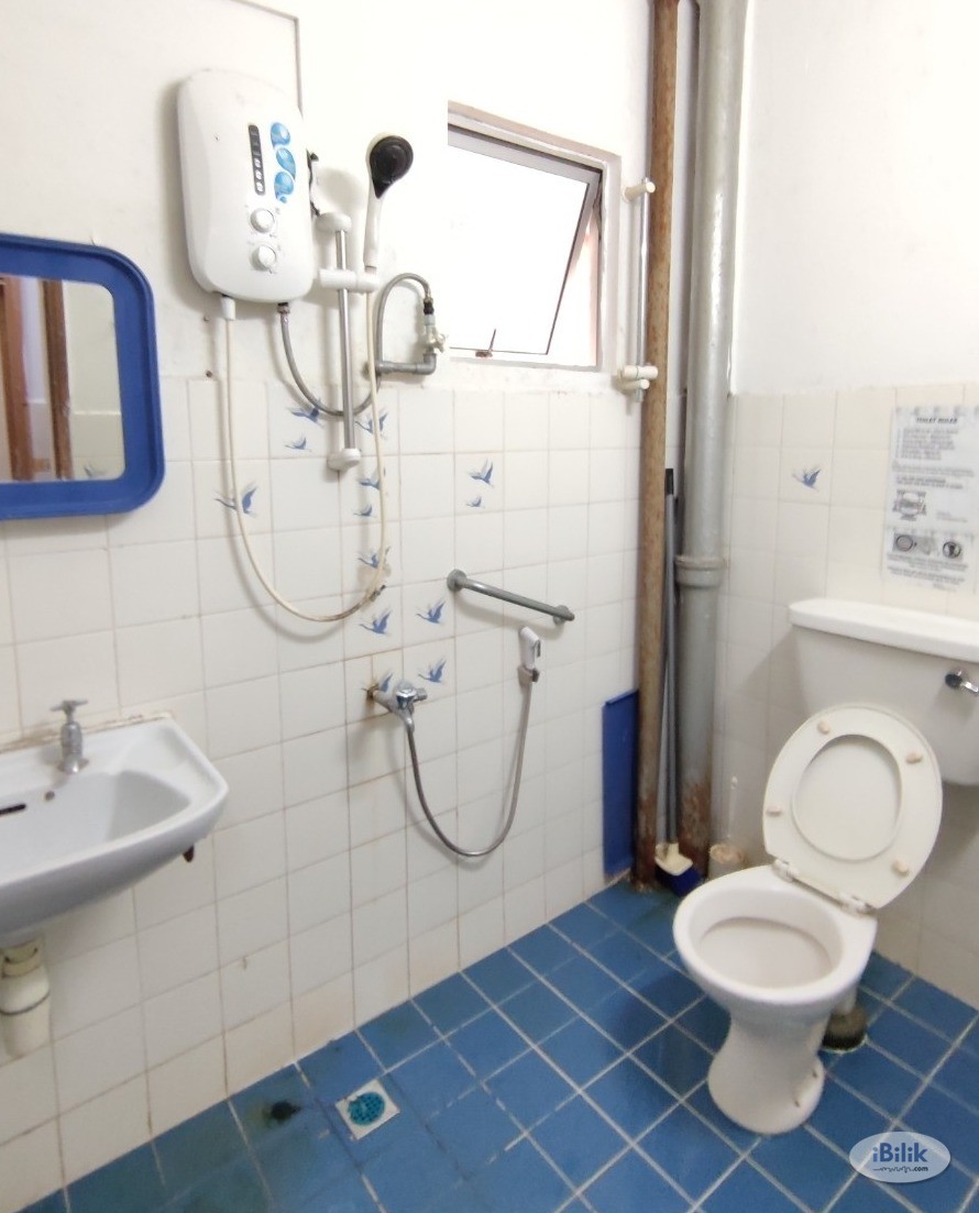 🌈Middle Room at Damansara Kim  landed house opposite Glomac Damansara, TM One , Oval DAMANSARA , 650m walking distance t - Image 4